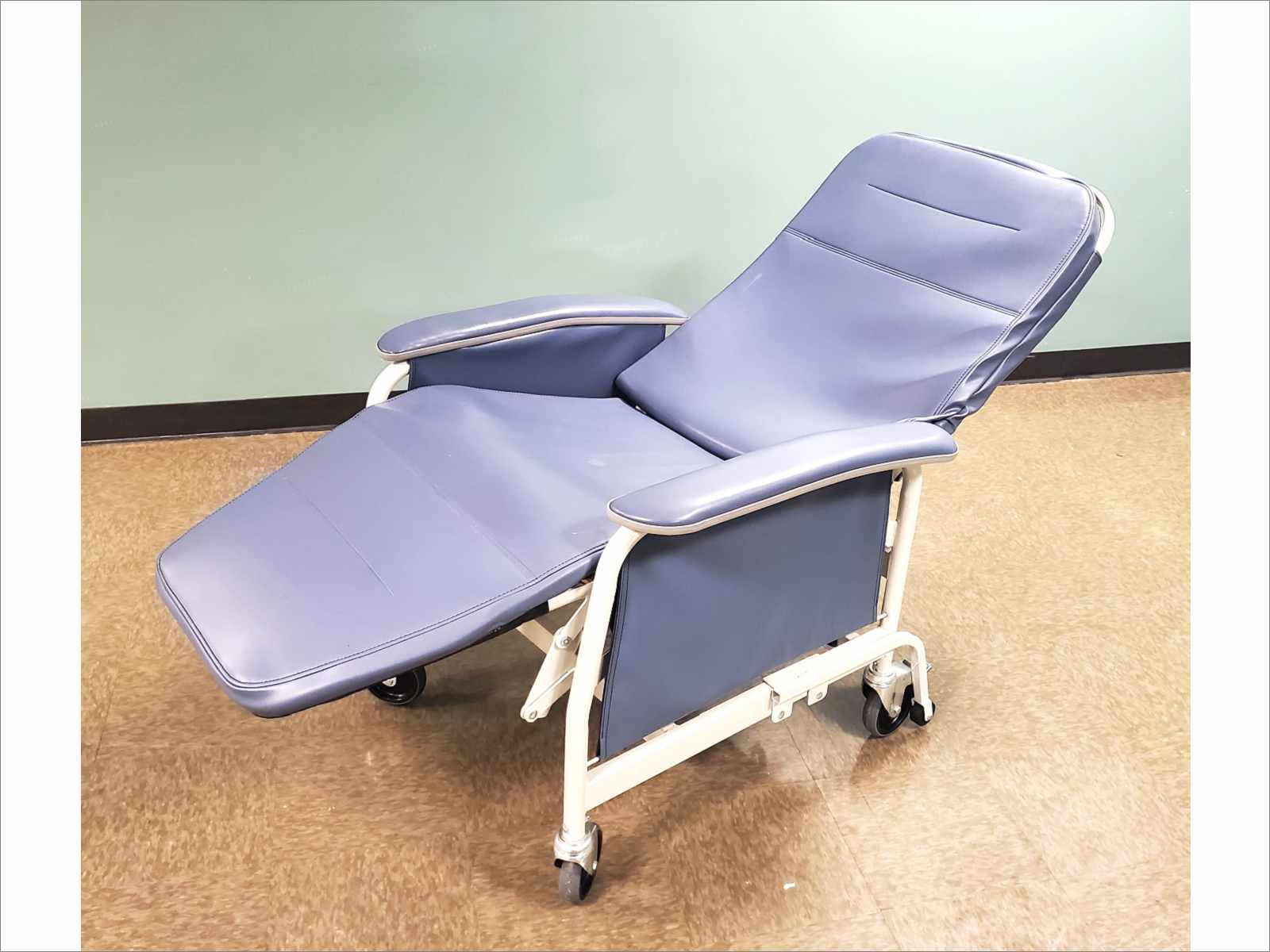 Lumex Everyday Hip Chair with Adjustable Footrest, Blue Ridge, GF4405427