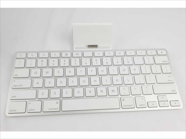 Genuine Apple A1359 iPad Keyboard QWERTY English (US) Dock Docking Station Charger 30-Pin iPad/iPod