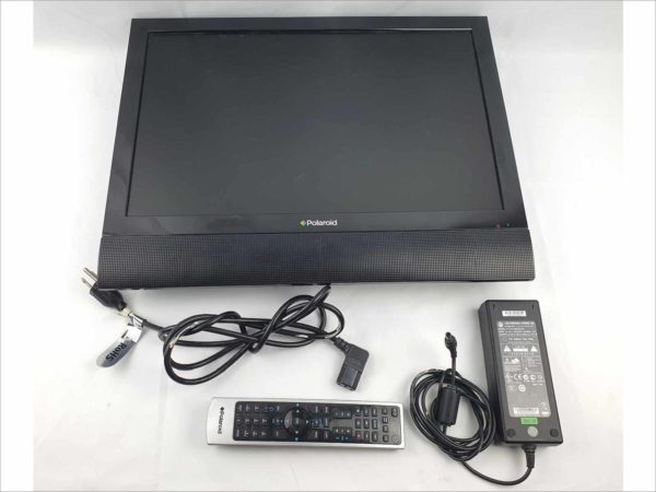 Retro Gaming Polaroid 1913-TDXB 19" LCD 720p HDTV/DVD with Power Supply & Remote Control