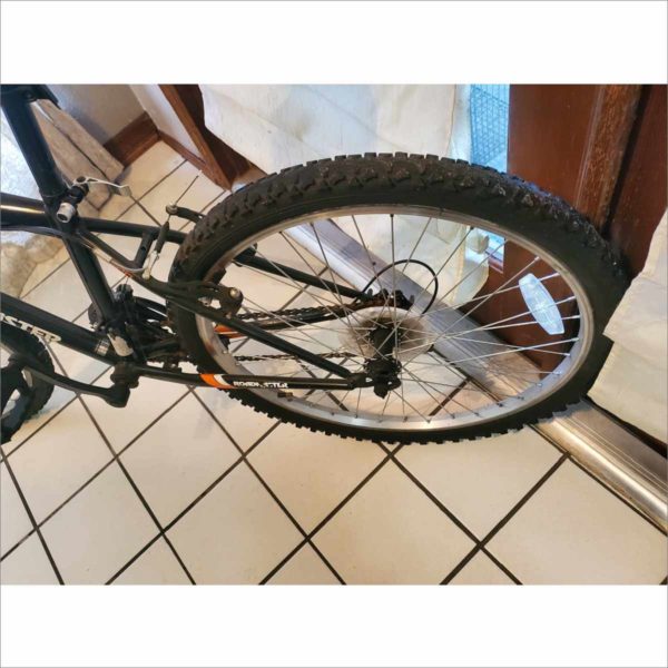Roadmaster Granite Peak 14" Frame 24" Wheel 18 Speed Men/Women Black Mountain Bike Bicycle
