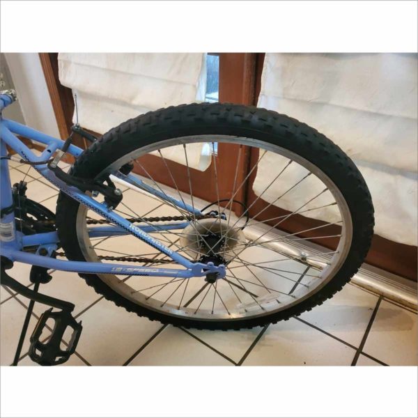 Roadmaster R3013WML Granite Peak 14" Frame 24" Wheel 18 Speed Girls Blue Mountain Bike Bicycle