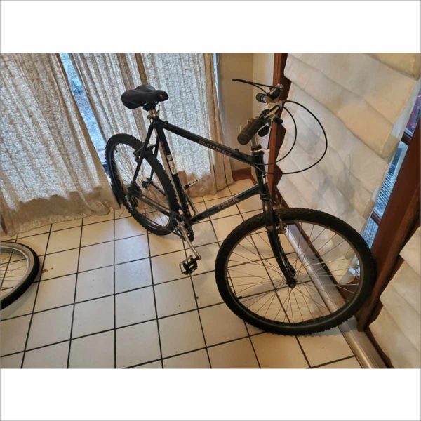 Trek 930 BS6192 22" Frame 26" Wheel 18 Speed Men Green Mountain Bike Bicycle Single Track w/ V brakes