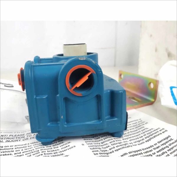 New BENDIX OR103009 R-12 Air Brake Relay Valve G2710W CORELESS Remanufactured