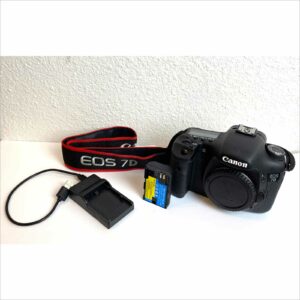 Canon EOS 7D ds126251 with charger battery linear & 32gb flash card