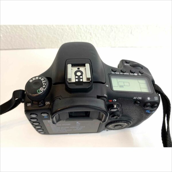 Canon EOS 7D ds126251 with charger battery linear & 32gb flash card