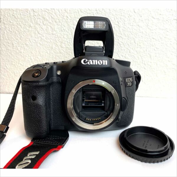 Canon EOS 7D ds126251 with charger battery linear & 32gb flash card