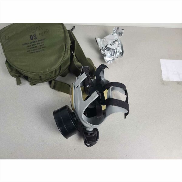 Gas Mask Med MSA M2 with Filters & Heavy Duty Green Bag / Gas Mask Pouch