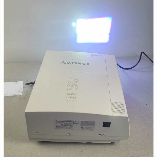 Mitsubishi XL5900LU 3 LCD Multimedia Projector SN#0001502