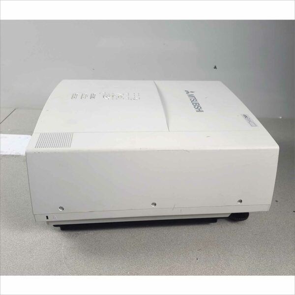 Mitsubishi XL5900LU 3 LCD Multimedia Projector SN#0001502