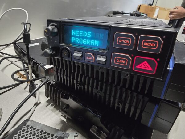 Lot of Harris / MACOM Radios with Microphones – AS-IS