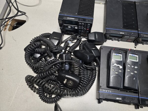 Lot of Harris / MACOM Radios with Microphones – AS-IS
