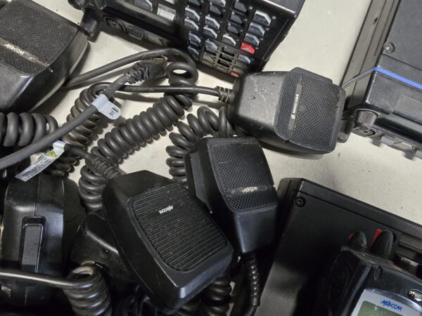 Lot of Harris / MACOM Radios with Microphones – AS-IS