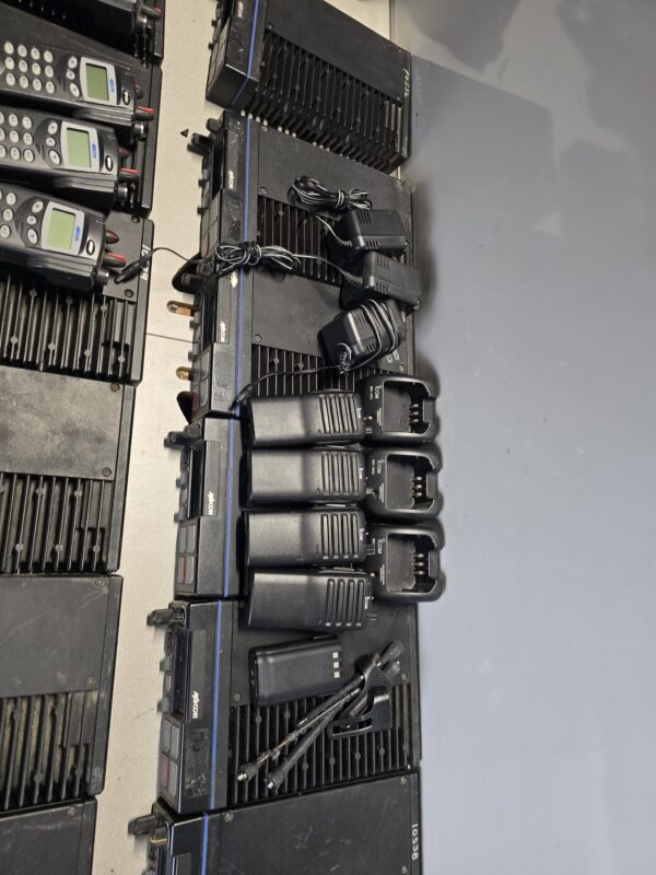 Lot of Harris / MACOM Radios with Microphones – AS-IS