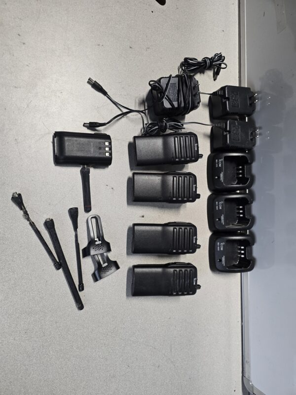 Lot of Harris / MACOM Radios with Microphones – AS-IS