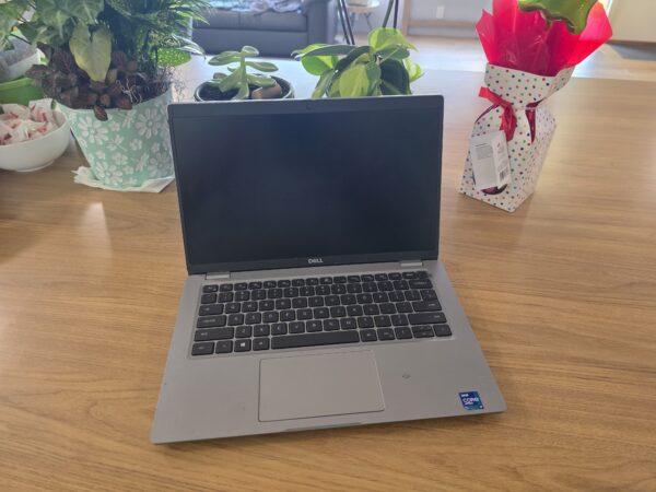 DELL Latitude 5420 laptop i7-1185G7 8GB RAM 256GB M.2 SSD Win 11 J7348C3