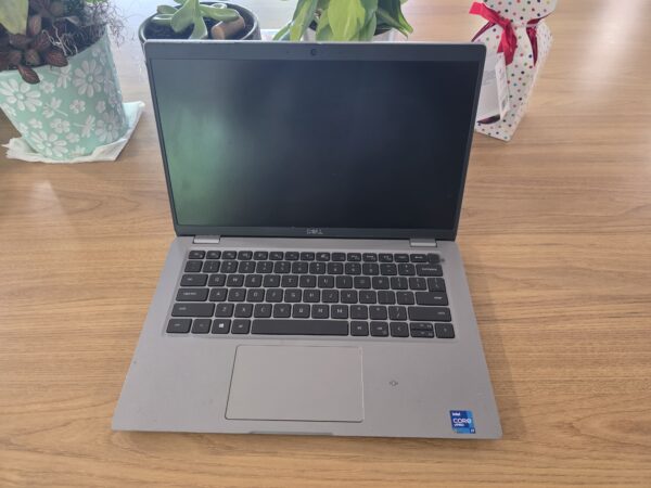 DELL Latitude 5420 laptop i7-1185G7 8GB RAM 256GB M.2 SSD Win 11 J7348C3