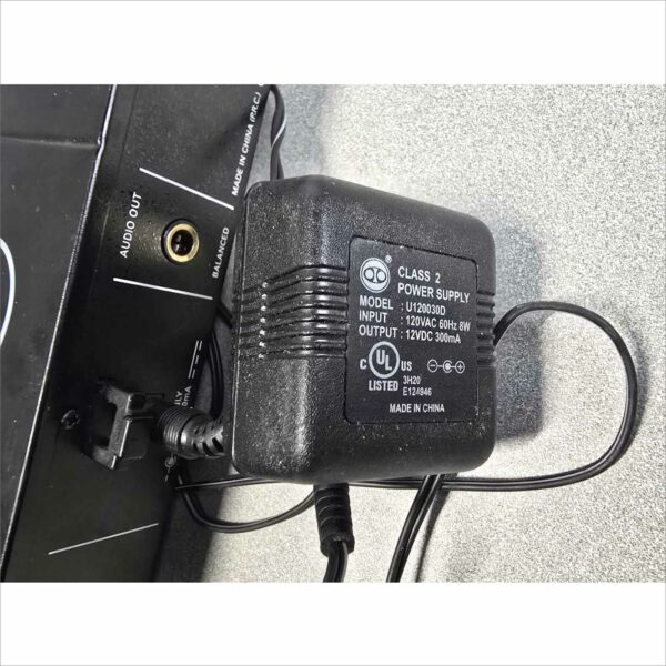 AKG Acoustics WMS40 Pro Wireless Mic System – SR40/SR40S Receiver + HT40 Pro Mic + PSU – 734.600 MHz