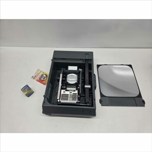 3M 2000AG Overhead Projector with 2x New Lamps – Crack Taped as Pictured