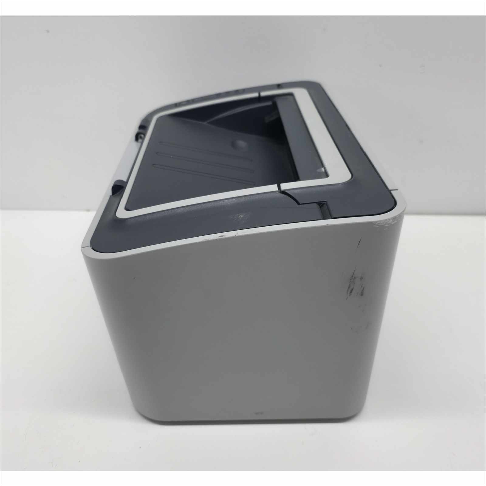 This HP LaserJet P1505n Workgroup Compact Monochrome Laser Printer (PN# CB413A) is guaranteed to be in good working and physical condition with normal cosmetic wear from prior use. It was tested with the following notes from our testing technician: Printer powered on successfully. Network and USB connections tested – data transfer verified. Print function verified (print quality as pictured). Page Count (PGC#): Not specified. Features & Specs: Model: HP LaserJet P1505n Product Number (PN#): CB413A Serial Number: VND3C40601 Printing Technology: Monochrome Laser Print Speed: Up to 24 ppm Resolution: 600 × 600 dpi (HP FastRes 1200) Processor: 266 MHz Memory: 2 MB Connectivity: USB 2.0, Ethernet Paper Input Capacity: 250 sheets Output Tray Capacity: 125 sheets Duty Cycle: Up to 8,000 pages/month Dimensions (W × H × D): 14.6″ × 9.6″ × 9.5″ Weight: 13 lbs Includes: 1x HP LaserJet P1505n Workgroup Compact Monochrome Laser Printer Does Not Include: Toner cartridge Power cable or USB cable Any other accessories not listed or pictured above Shipping Data: Unit dimensions (W × H × D): 14.6″ × 9.6″ × 9.5″ Unit weight: 13 lbs Shipping dimensions (W × H × D): 20.6″ × 15.6″ × 15.5″ Estimated shipping weight: 15 lbs ⚠️ Condition Note: Tested and functional. Toner and cables not included. ⚠️ Shipping Note: Toner cartridges are not shipped due to leakage and spill risks during transit. Buyers should install their own toner upon setup.