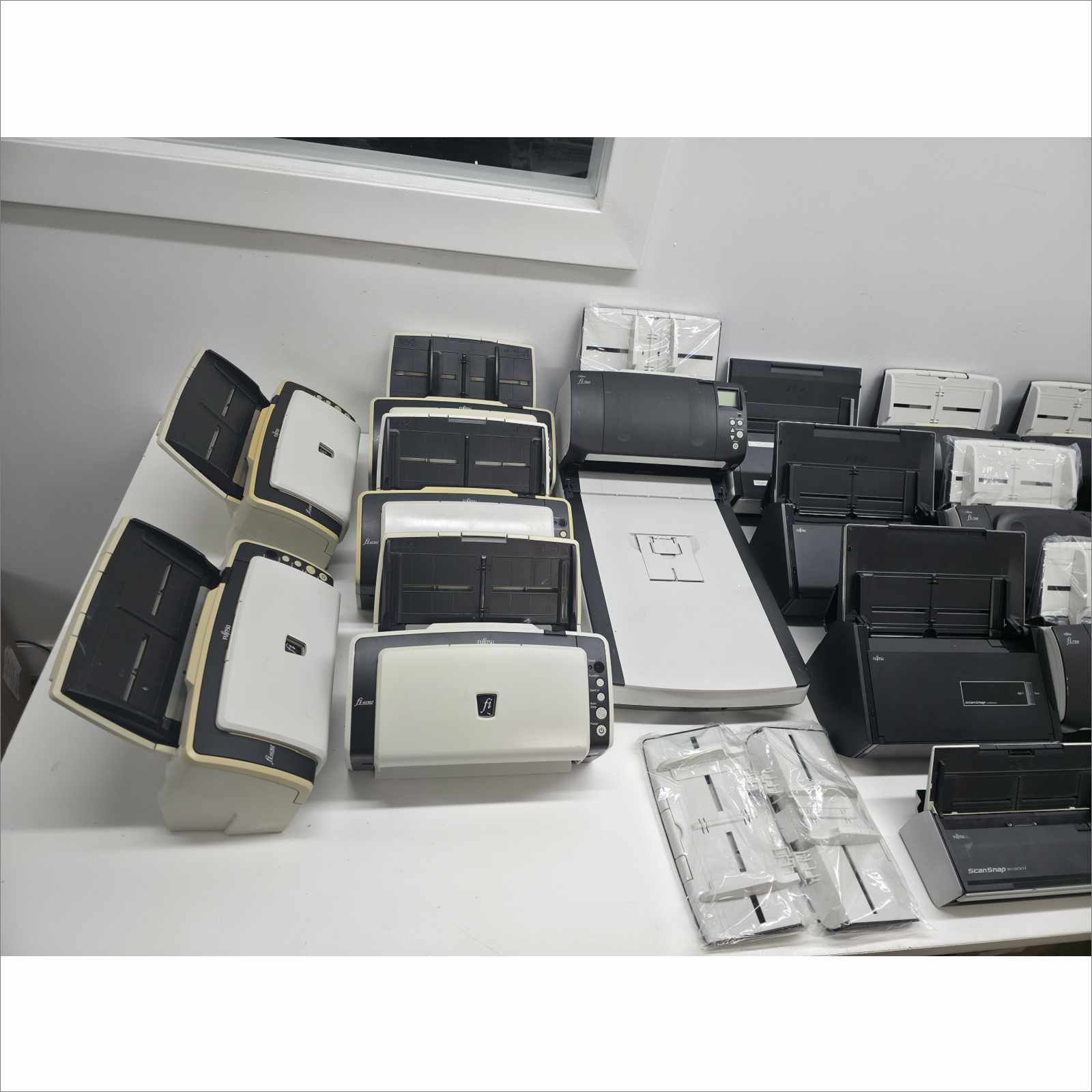 Pallet of 21x Fujitsu Document Scanners – fi-7160 / fi-7260 / fi-6130Z / ScanSnap Series – Low Count, Tested, Good Condition