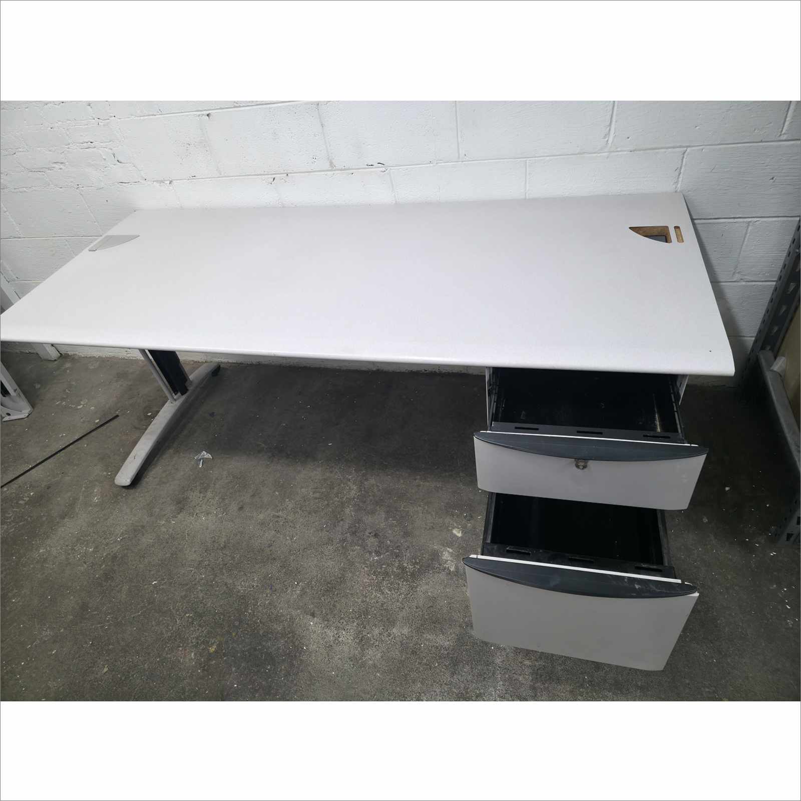 Steelcase Ellipse Desk ADXP3072L6 30x72 w/ Hanging Pedestal & SitOnIt Sona Chair 5723