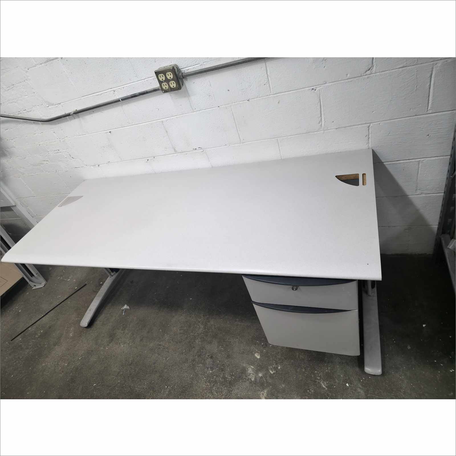 Steelcase Ellipse Desk ADXP3072L6 30x72 w/ Hanging Pedestal & SitOnIt Sona Chair 5723