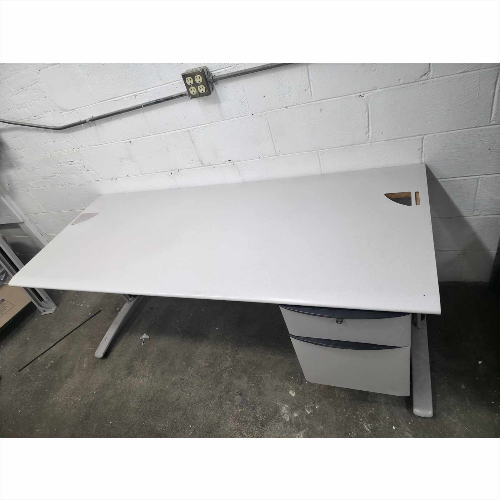 Steelcase Ellipse Desk ADXP3072L6 30x72 w/ Hanging Pedestal & SitOnIt Sona Chair 5723