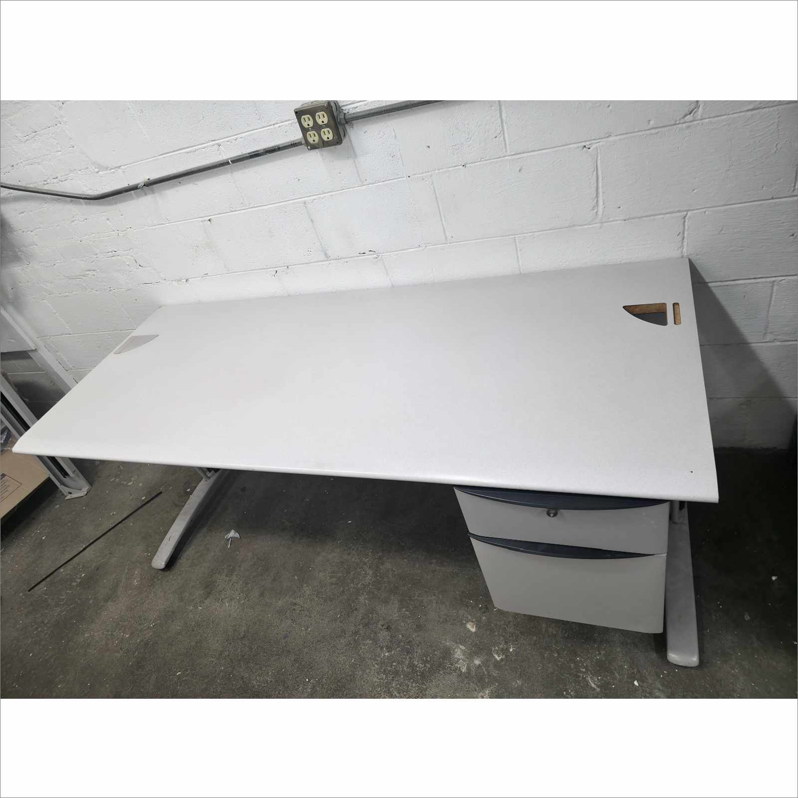 Steelcase Ellipse Desk ADXP3072L6 30x72 w/ Hanging Pedestal & SitOnIt Sona Chair 5723