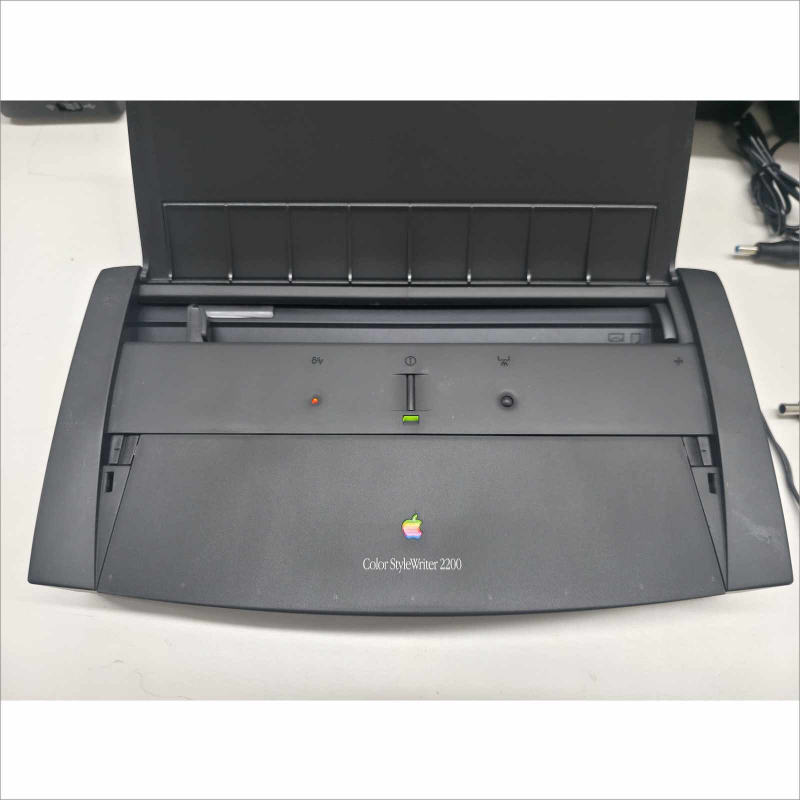 Apple Color StyleWriter 2200 Vintage Inkjet Printer - Power on test only